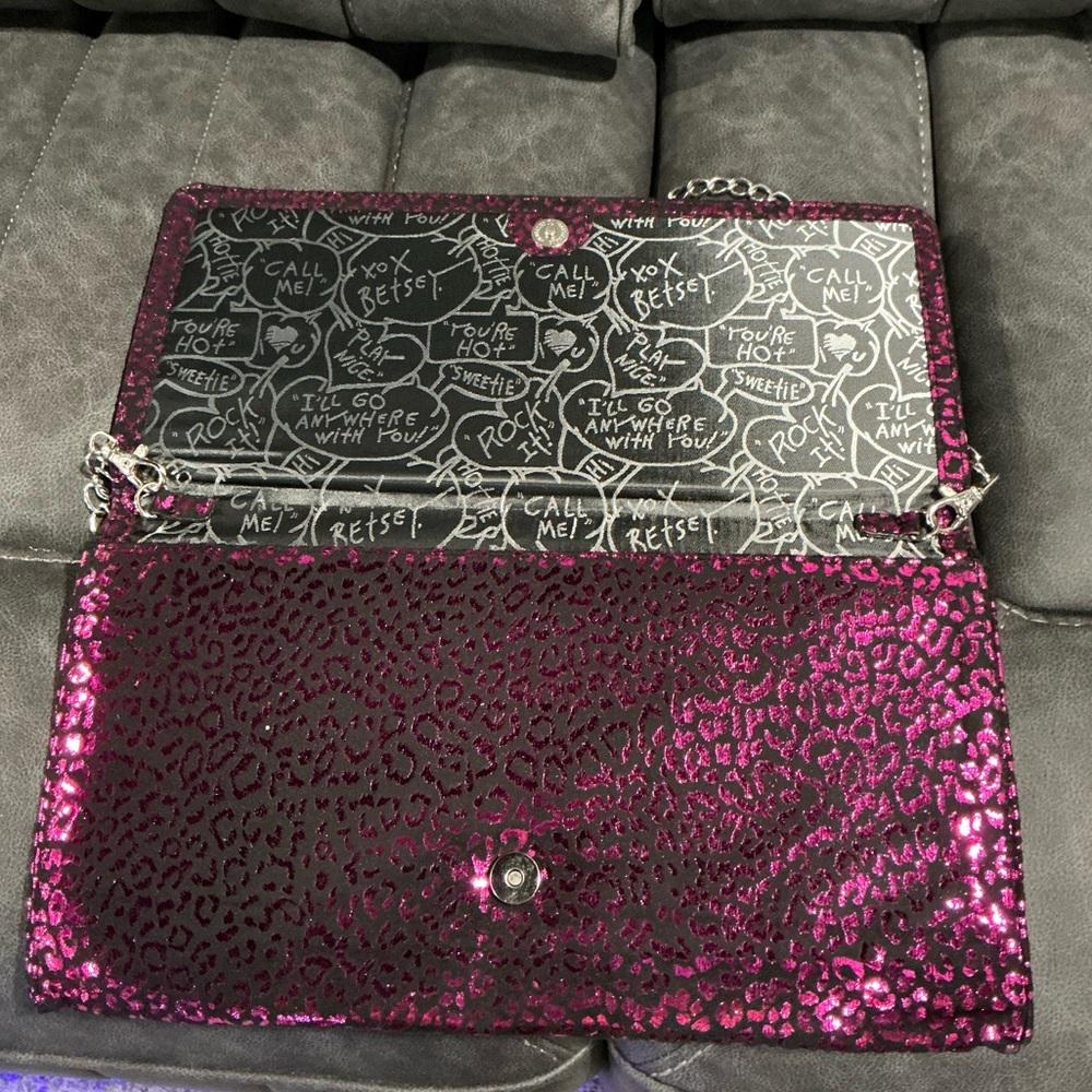 Betsey Johnson Fuchsia Embossed Clutch with Silver Chain - Picture 4 of 4